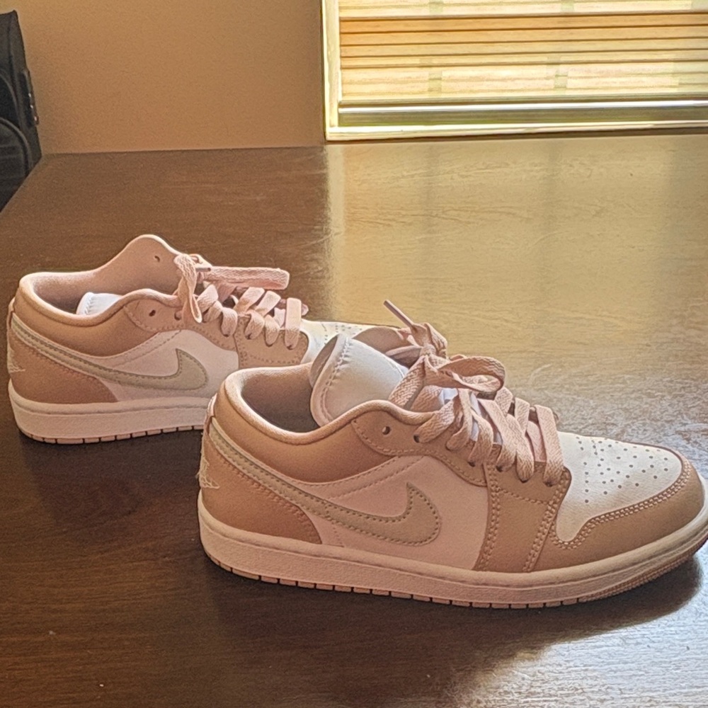 Nike Low-Top Sneakers in Light Pink and White